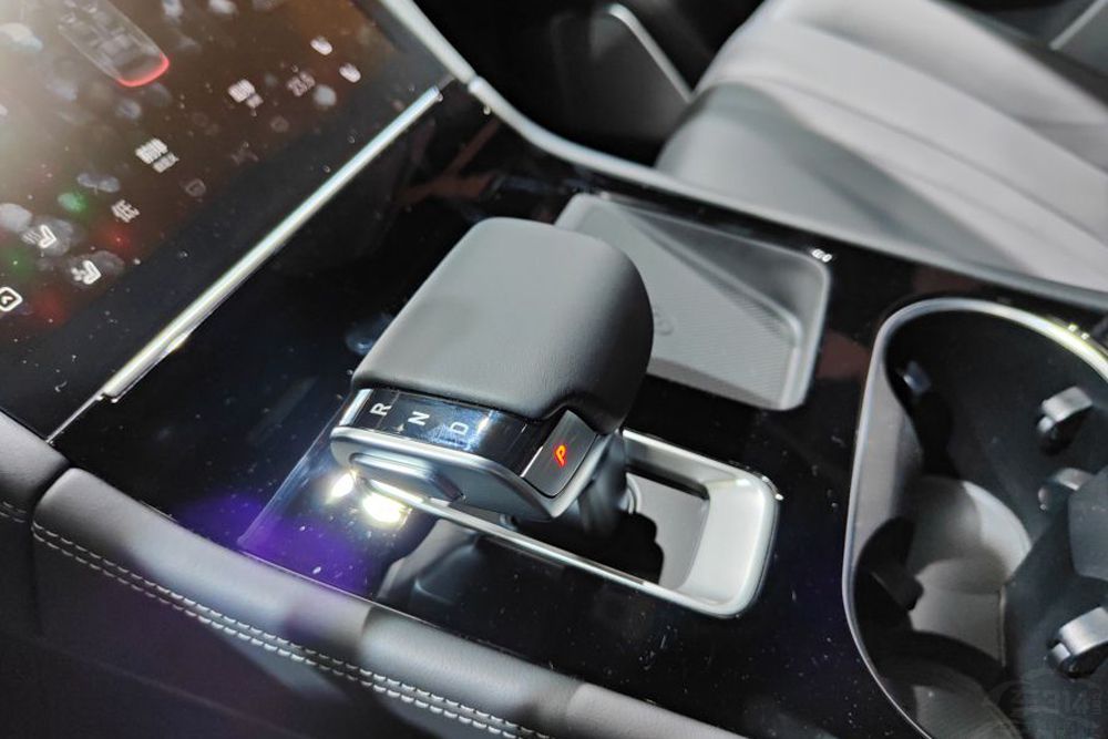 �½��ֿ̰����� �⼸��30��SUV��������