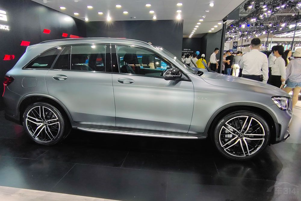 һ���̵㣺һ�ߺ���Ʒ������SUV��ѡ˭