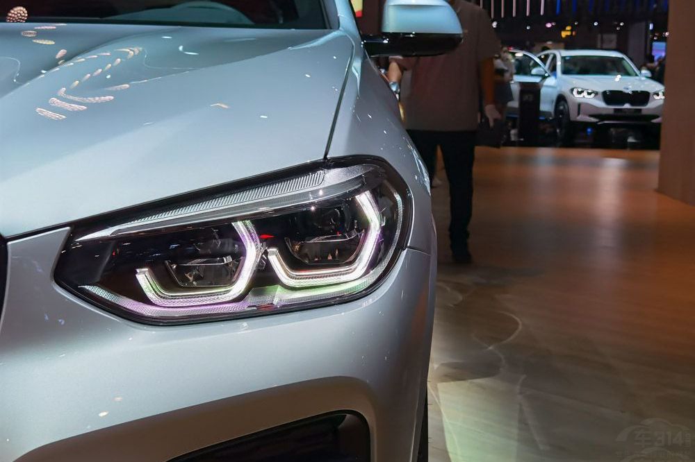 һ���̵㣺һ�ߺ���Ʒ������SUV��ѡ˭