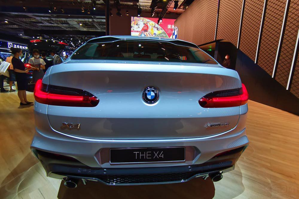 һ���̵㣺һ�ߺ���Ʒ������SUV��ѡ˭