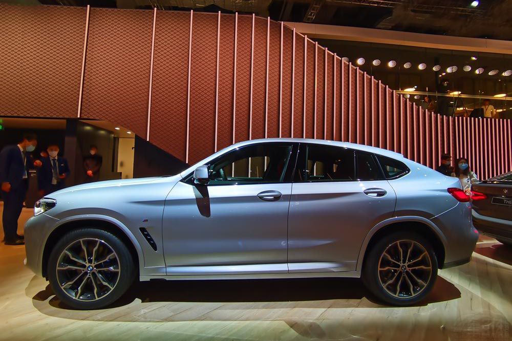 һ���̵㣺һ�ߺ���Ʒ������SUV��ѡ˭