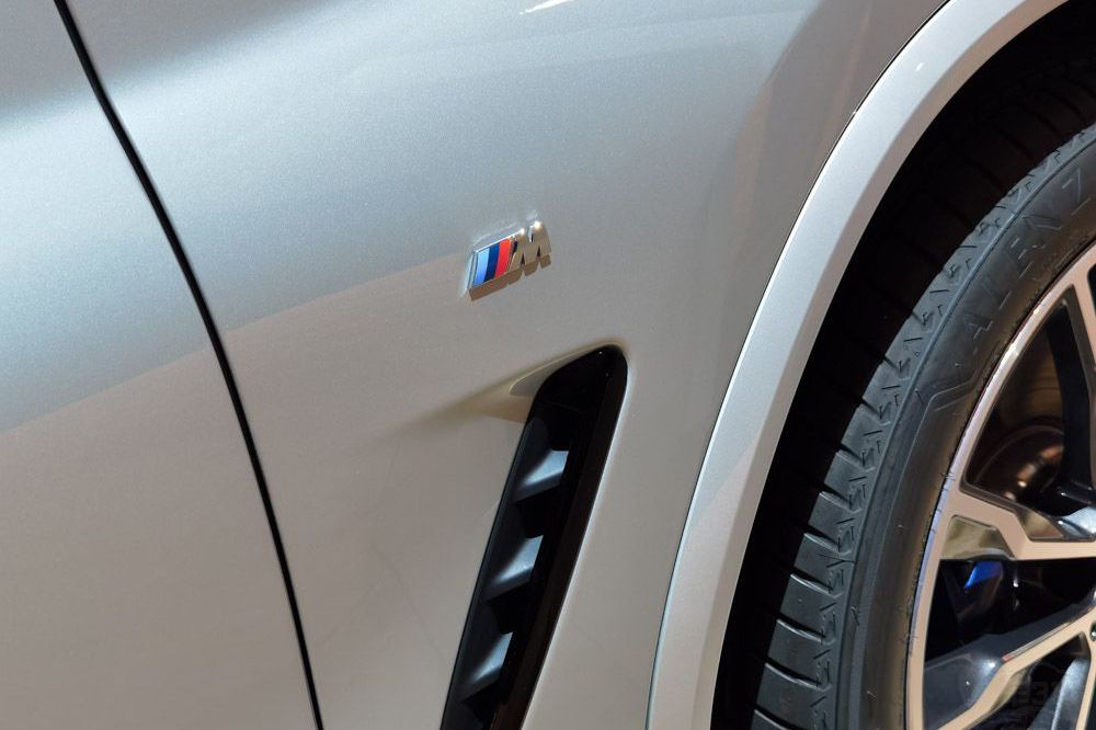 һ���̵㣺һ�ߺ���Ʒ������SUV��ѡ˭