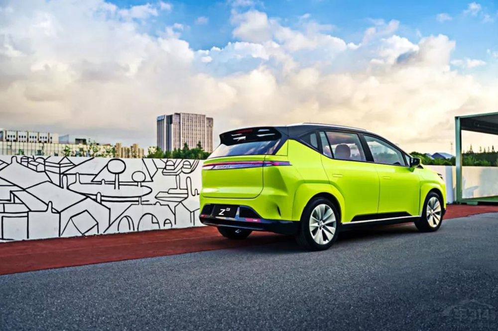 ����ID.3�ԱȺϴ�Z03  ���ü�����ѡ˭��