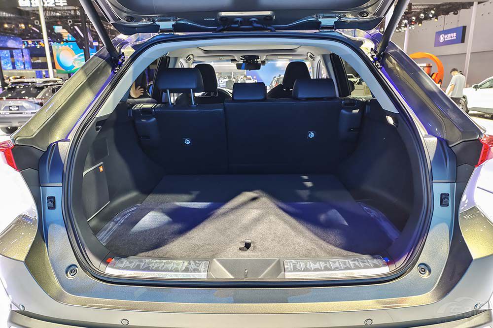 30����غ���SUV �������³�ֵ��һ����