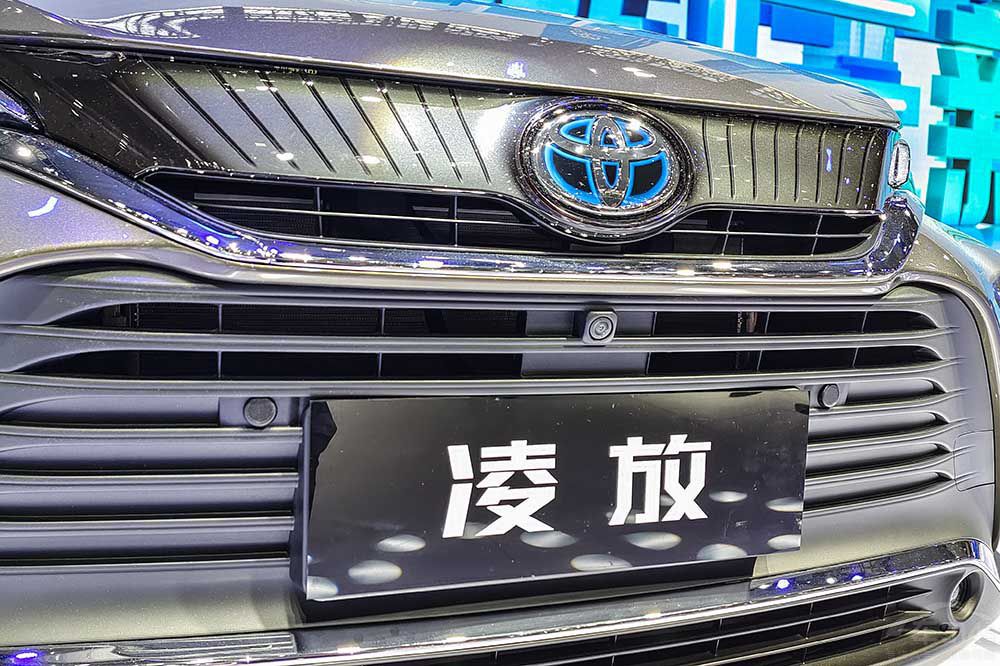 һ�ĸ����㣺����������ĸ����Ͳ���ֵ��