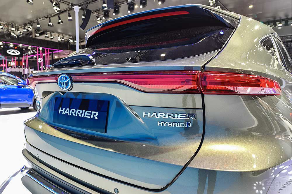 һ�ĸ����㣺����������ĸ����Ͳ���ֵ��