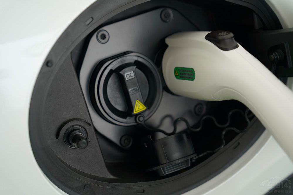 ǹ MAX PHEV