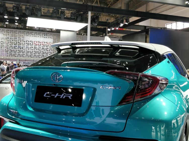 ���������˶���ķ���С��SUV����������