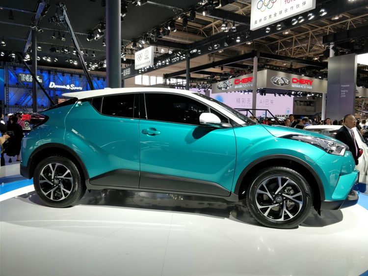 ���������˶���ķ���С��SUV����������