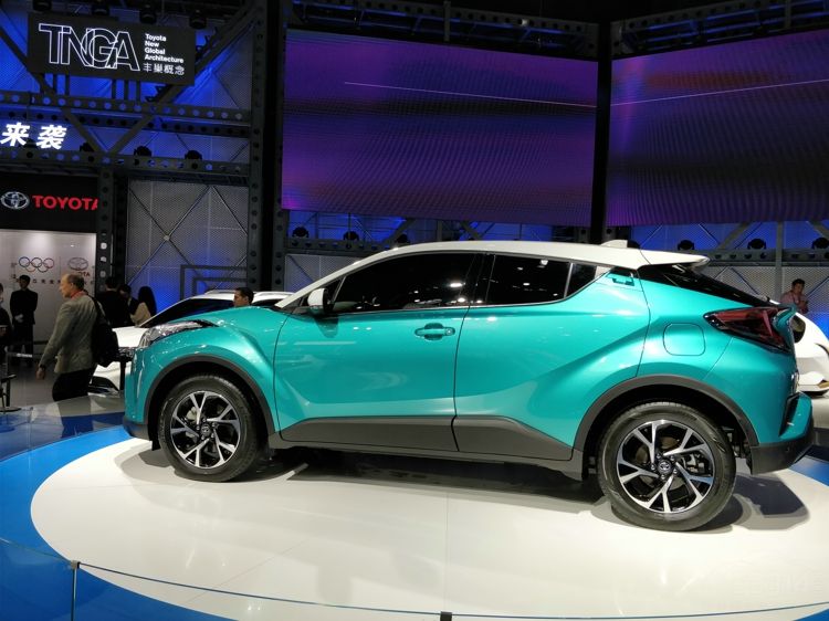 ���������˶���ķ���С��SUV����������