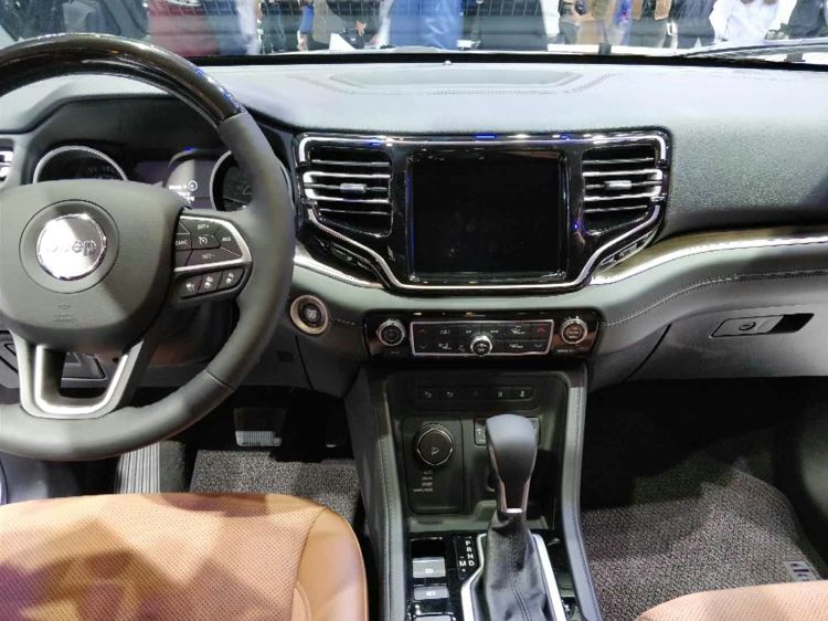 Jeep��ָ�ӹ�������Χ�� �а���ﺺ����