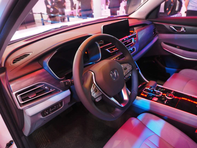 �¿��CS75 PHEV�춯�汱����չ����