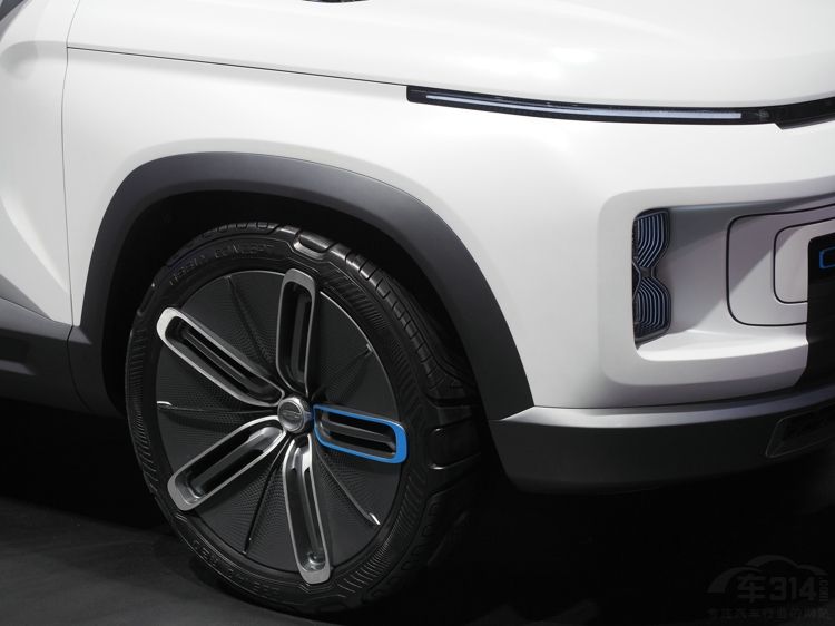 ��������ȫ�¸���SUV ���ͱȲ�Խ��ǰ��