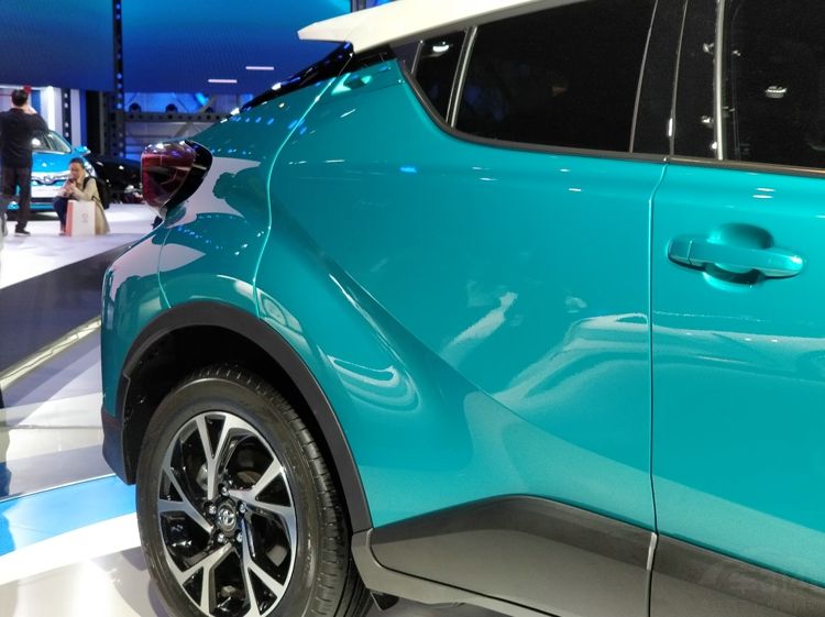 ���������˶���ķ���С��SUV����������