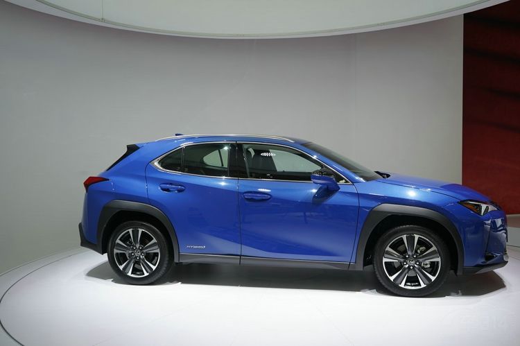 2018�ɶ���չ���׿���˹�����SUV�׷�