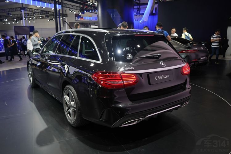 奔驰C级旅行售价达40万 奔驰C级旅行售价达40万 却用1.5T发动机