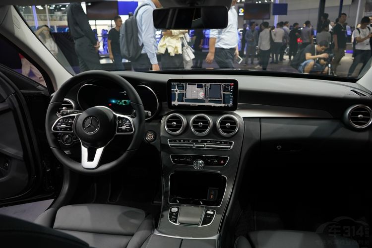 奔驰C级旅行售价达40万 奔驰C级旅行售价达40万 却用1.5T发动机