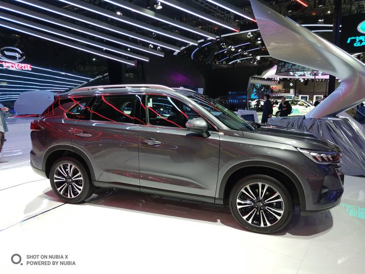 脱胎换骨转变 全新传祺GS5亮相广州车展 脱胎换骨转变 全新传祺GS5亮相广州车展