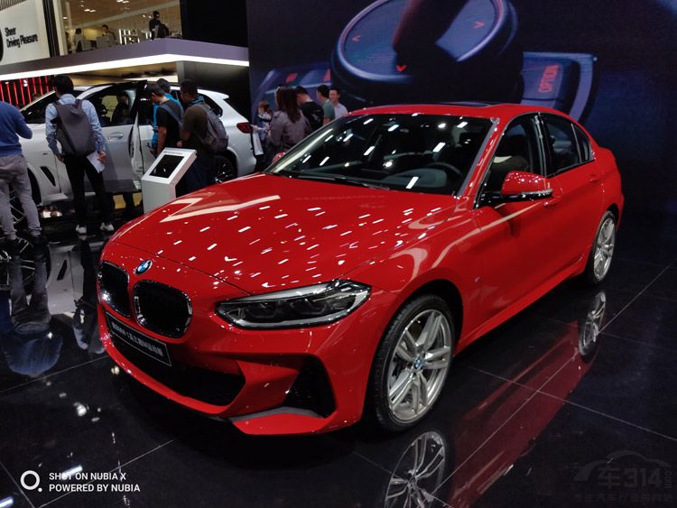 舍弃三缸发动机 宝马1系三厢M版亮相车展 舍弃三缸发动机 宝马1系三厢M版亮相车展
