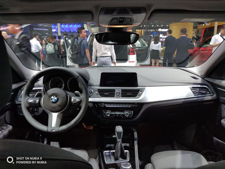 舍弃三缸发动机 宝马1系三厢M版亮相车展 舍弃三缸发动机 宝马1系三厢M版亮相车展