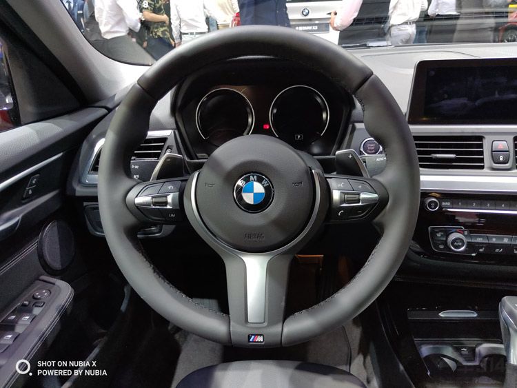 舍弃三缸发动机 宝马1系三厢M版亮相车展 舍弃三缸发动机 宝马1系三厢M版亮相车展