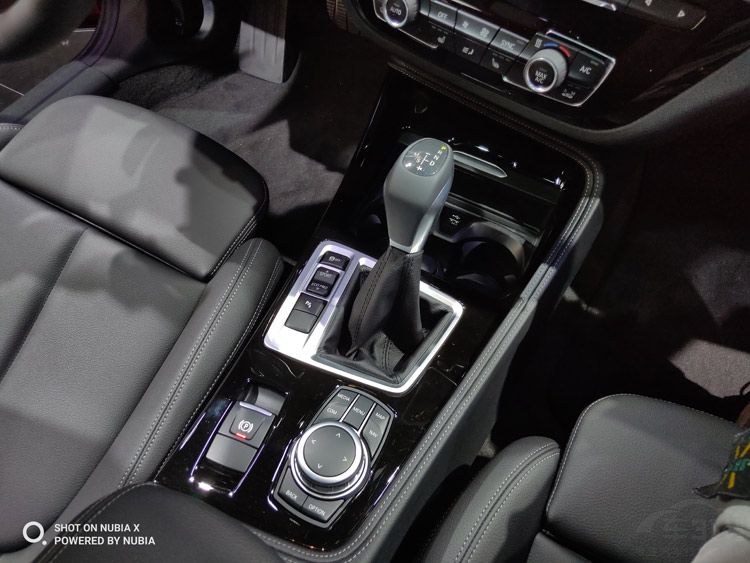 舍弃三缸发动机 宝马1系三厢M版亮相车展 舍弃三缸发动机 宝马1系三厢M版亮相车展