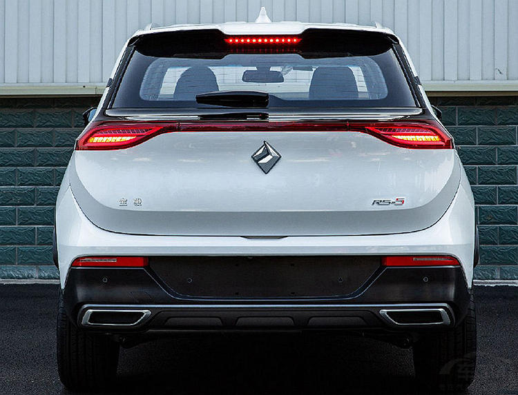 ��˿����Ϯ�������³�RS-5�а峤��WEY