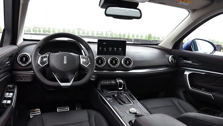 ��˿����Ϯ�������³�RS-5�а峤��WEY