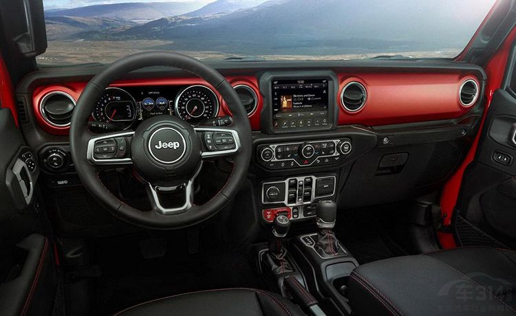 �����״δ���8AT���Ϻ���չ�ذ�Ƥ���̵�