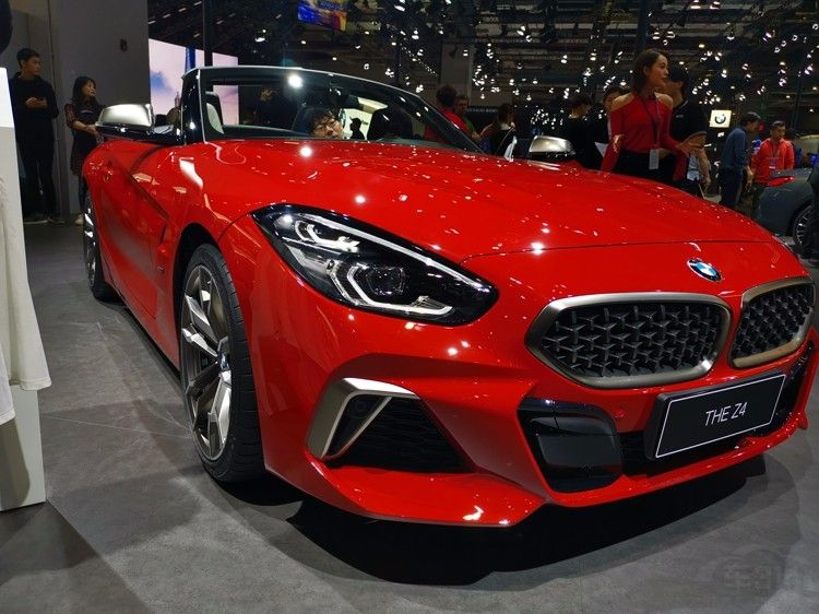 全新宝马Z4延续修长车头设计 全新宝马Z4延续修长车头设计 提供手动车型