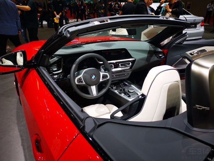 全新宝马Z4延续修长车头设计 全新宝马Z4延续修长车头设计 提供手动车型