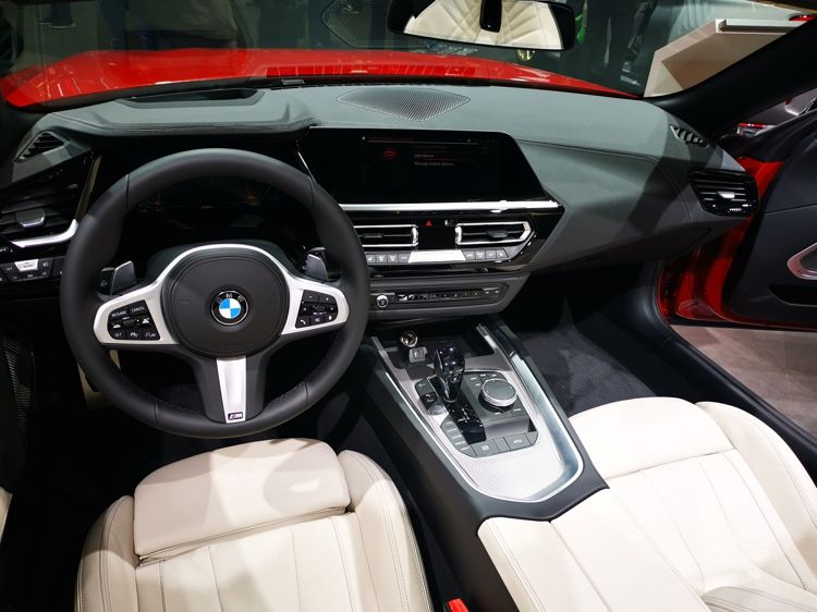 全新宝马Z4延续修长车头设计 全新宝马Z4延续修长车头设计 提供手动车型