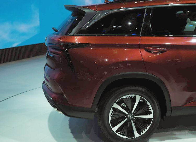 ����Ʒ����˧SUV CS75Plus�����Ϻ���չ