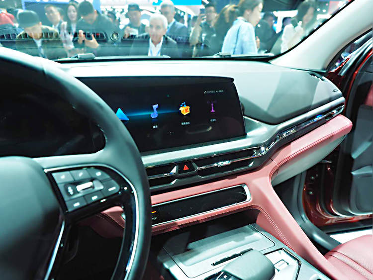 ����Ʒ����˧SUV CS75Plus�����Ϻ���չ