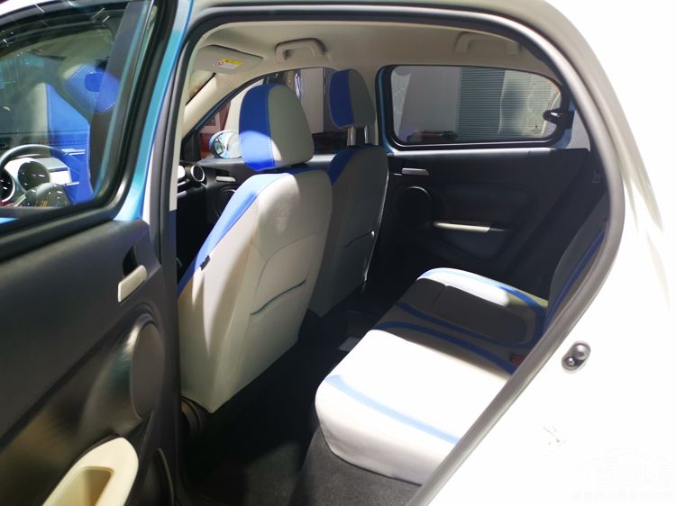 ŷ��R1Ů���