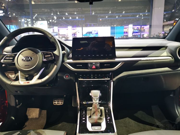 起亚全新K3亮相 起亚全新K3亮相