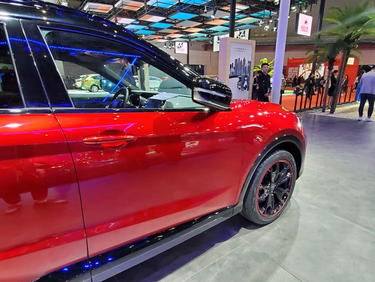 ��;X70 Coupe���� ���˶�����ʱ�е�SUV�³�