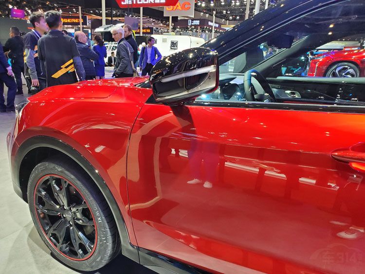 ��;X70 Coupe���� ���˶�����ʱ�е�SUV�³�