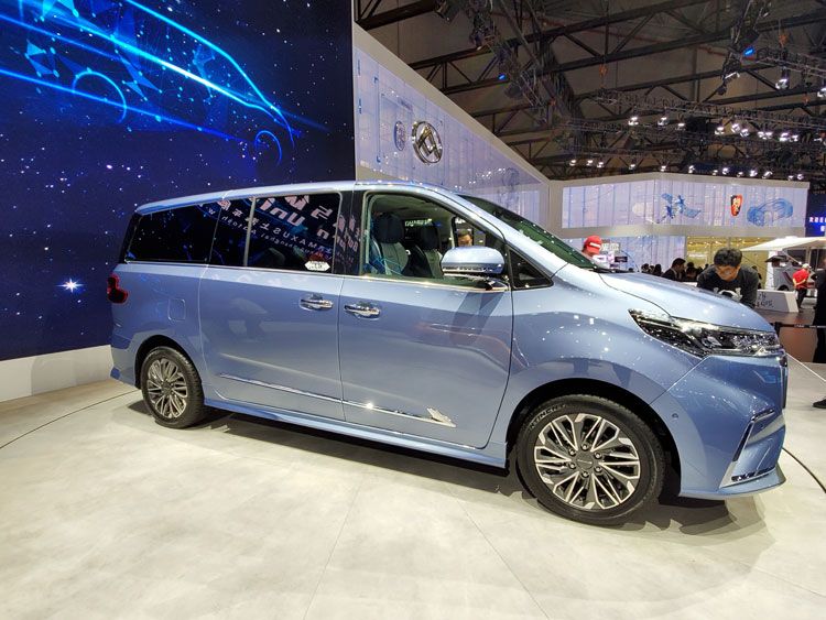 上汽大通真会玩:换代车改名 就成了全新车 上汽大通真会玩:换代车改名 就成了全新车