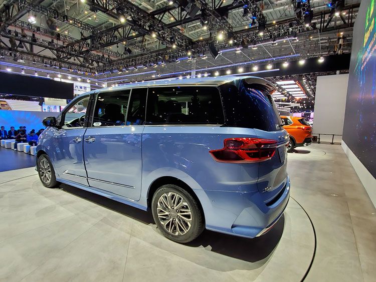 上汽大通真会玩:换代车改名 就成了全新车 上汽大通真会玩:换代车改名 就成了全新车