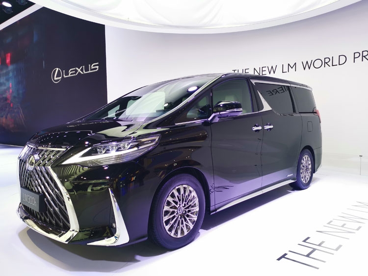 升级版埃尔法来了 雷克萨斯LM亮相上海车展 升级版埃尔法来了 雷克萨斯LM亮相上海车展