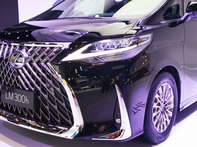 升级版埃尔法来了 雷克萨斯LM亮相上海车展 升级版埃尔法来了 雷克萨斯LM亮相上海车展