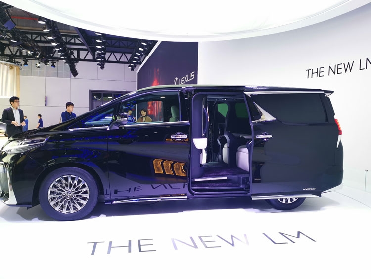 升级版埃尔法来了 雷克萨斯LM亮相上海车展 升级版埃尔法来了 雷克萨斯LM亮相上海车展