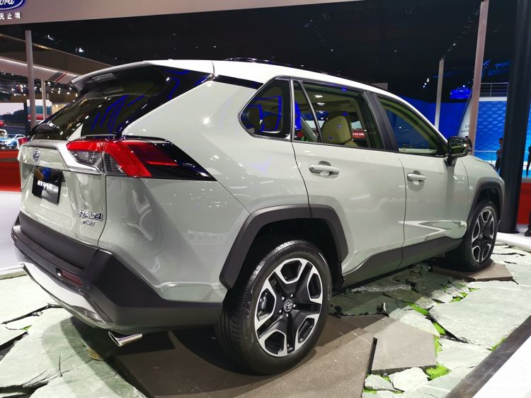 ȫ��RAV4�����Ϻ���չ