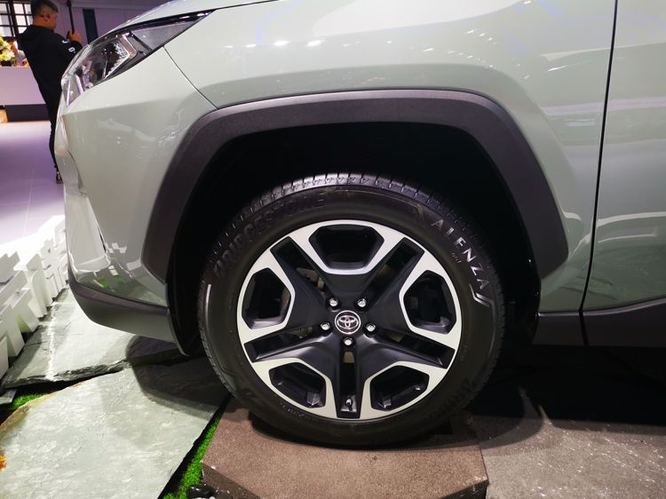 ȫ��RAV4�����Ϻ���չ