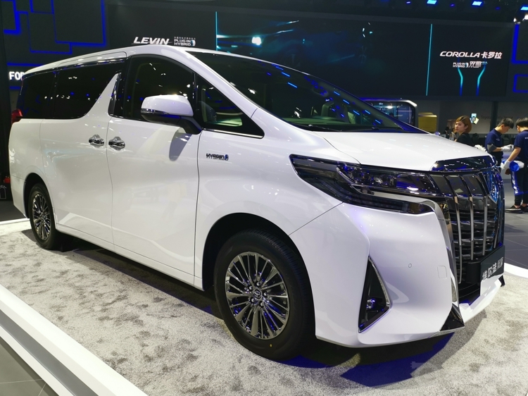 换里不换壳 丰田埃尔法双擎版本车展亮相 换里不换壳 丰田埃尔法双擎版本车展亮相