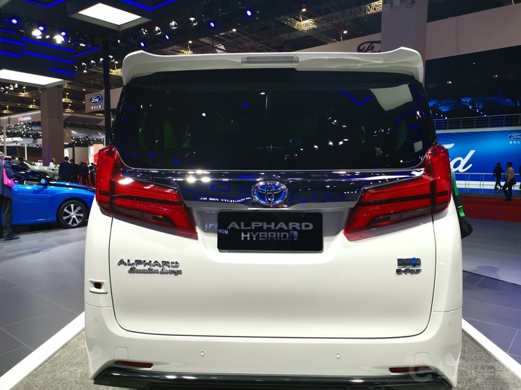 换里不换壳 丰田埃尔法双擎版本车展亮相 换里不换壳 丰田埃尔法双擎版本车展亮相