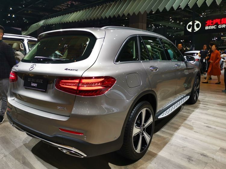 �����и���