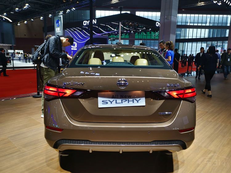 �����и���