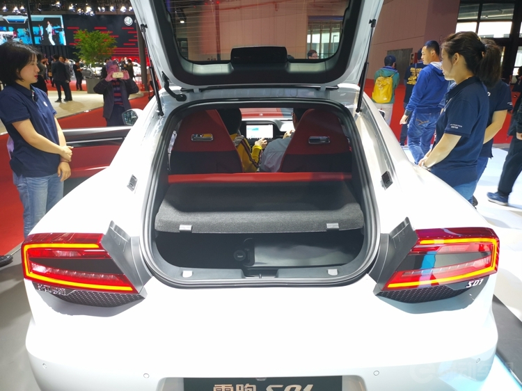 �Ϻ���չ�쳵������ ˭��δ�����������ӣ�